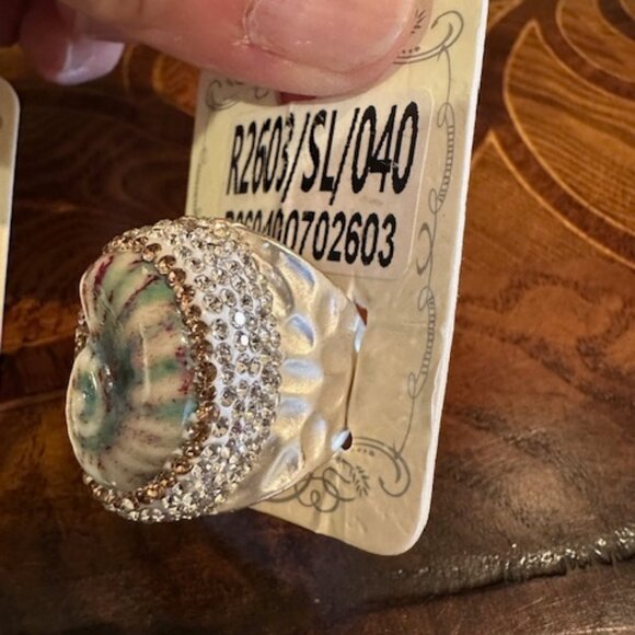 Beautiful Shell Statement RING - adjustable - Picture 2 of 3